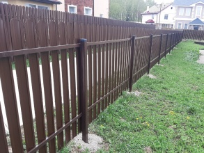 Забор из евроштакетника с утрамбовкой щебнем 70 метров фото в Рузе