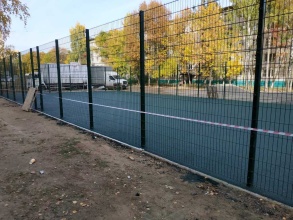 Забор на спортивную площадку 40 метров фото в Рузе