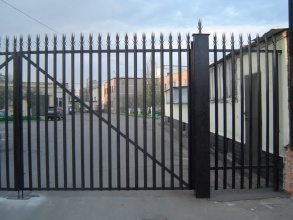 Сварные заборы с бетонированием столбов 12 метров фото в Рузе