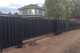 Забор из евроштакетника с бетонированием столбов 80 метров фото в Рузе
